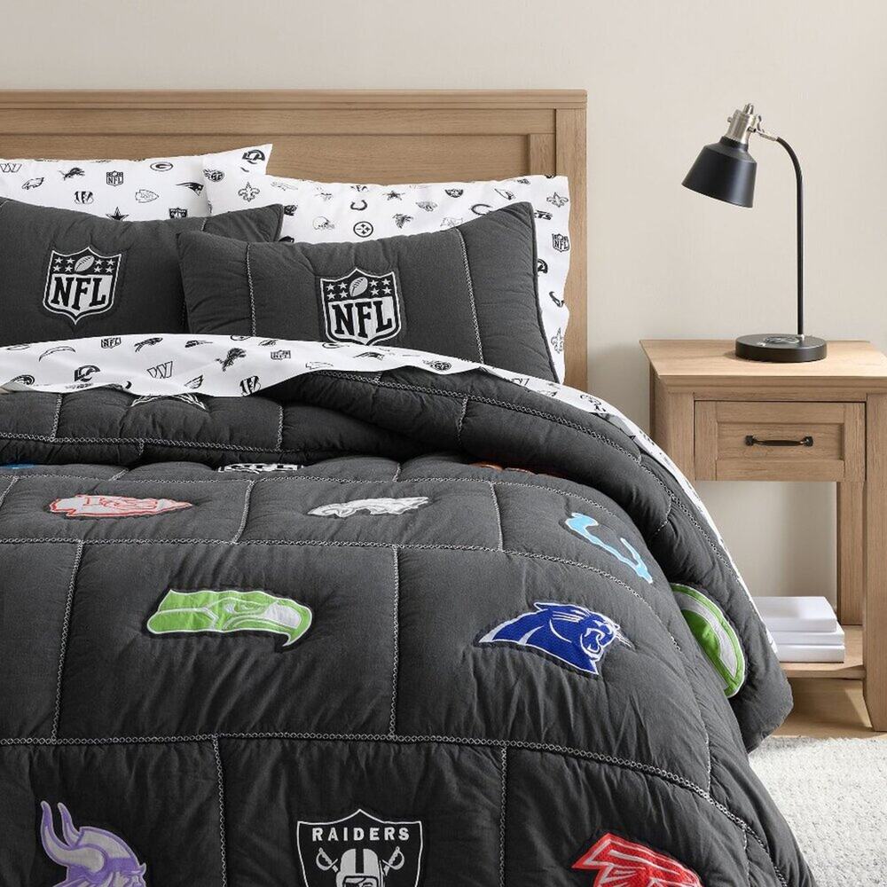 Pottery Barn NFL Brights Quilt Twin / Twin XL Football Team Logos Bedding NWT